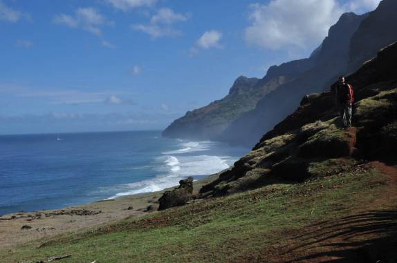 Início do caminho de volta de Kalalau Beach, na Na'Pali Coast, costa norte do Kauai, no Havaí